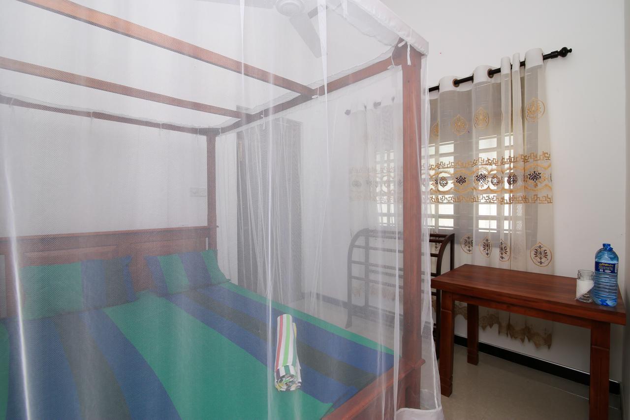 Surf Bay House Hotel Zuid-Dikwella Kamer foto